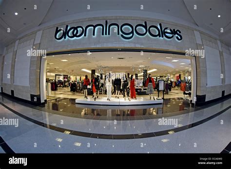 bloomingdale's roosevelt field mall